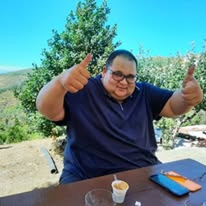 Manuel descontraído